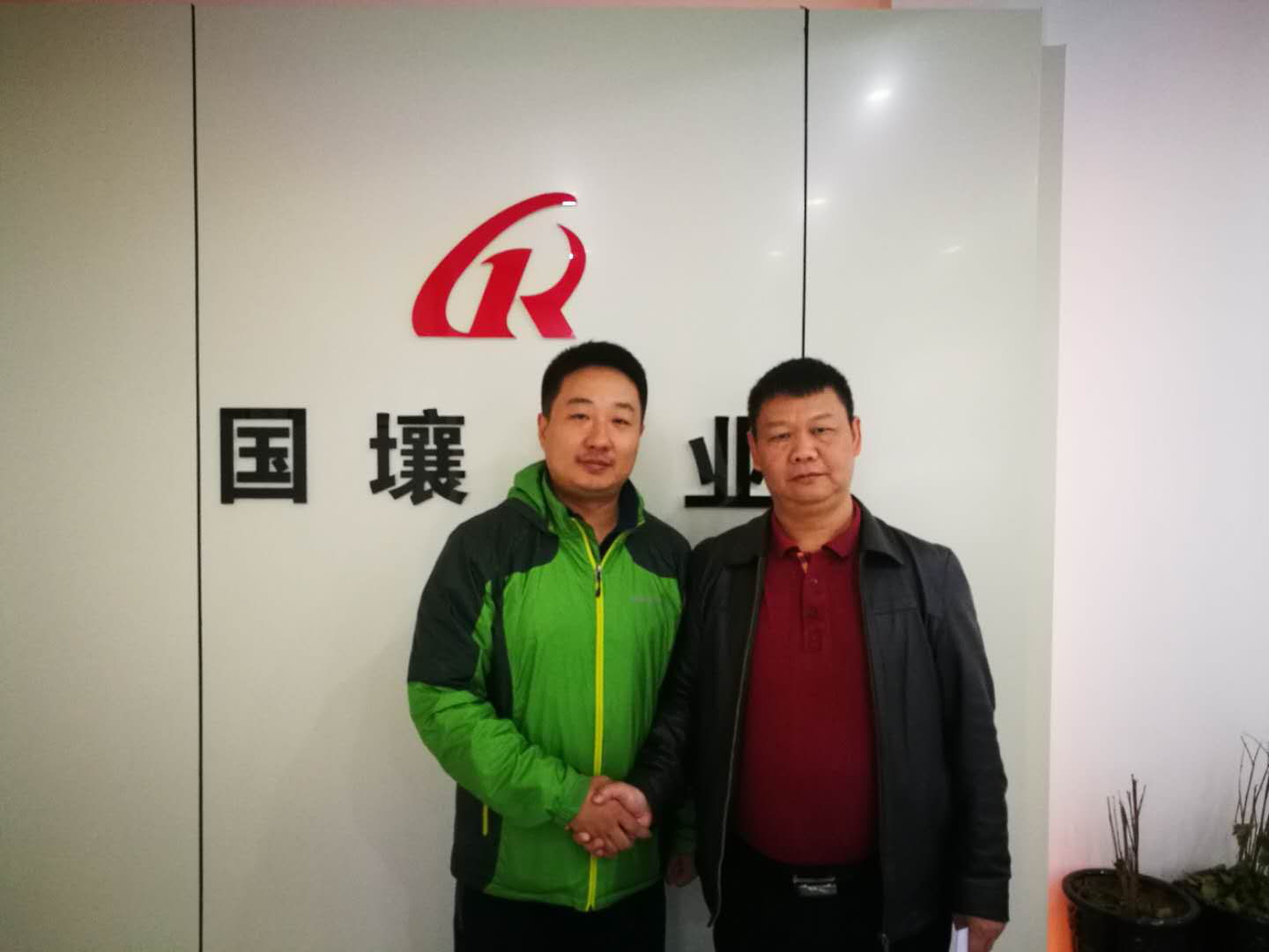 黑龍江國壤中國農業(yè)大學合作項目 環(huán)保秸稈育秧盤生產(chǎn)設備